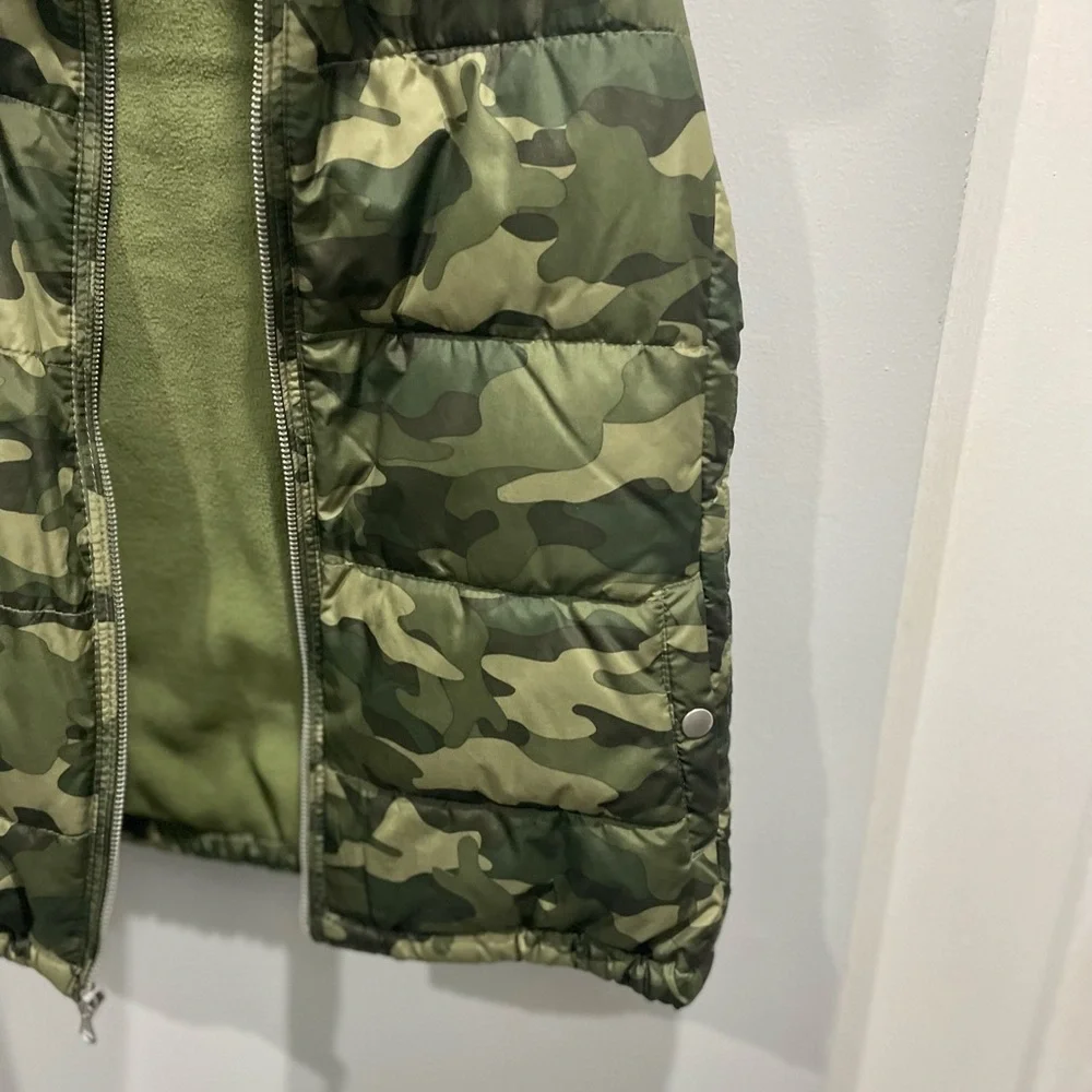 Camo Puffer Vest - Picture 4 of 6
